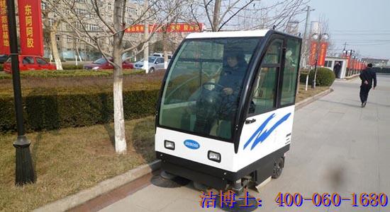 潔博士掃路車